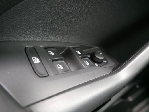 Volkswagen T-Cross 1.0 TSI Life | Airco | Cruise control adaptief | Parkeersensor voor en achter ActivLease financial lease