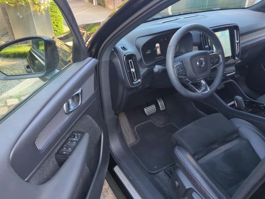 Volvo  XC40 Recharge P8 AWD R-Design NL-AUTO | GOOGLE AUTOMOTIVE | WARMTEPOMP ActivLease financial lease