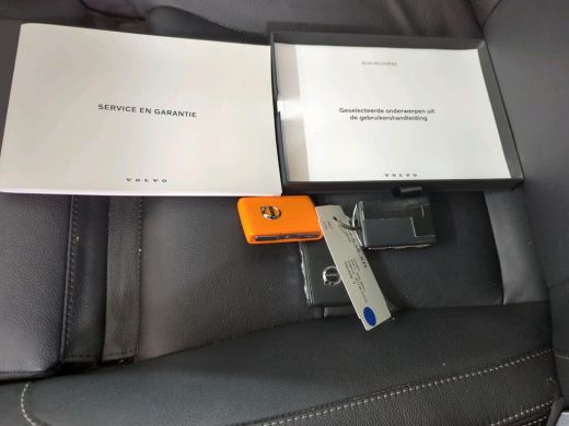 Volvo  XC40 Recharge P8 AWD R-Design NL-AUTO | LEDER | CAMERA ActivLease financial lease