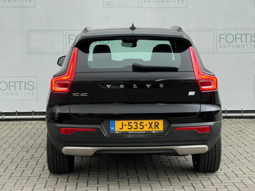 Volvo  XC40 Recharge P8 AWD R-Design NL AUTO | LEDER | CAMERA | HARMAN KARDON | STUURWIEL VERW ActivLease financial lease