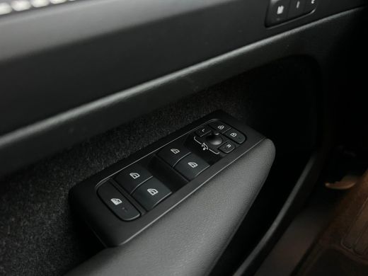 Volvo  XC40 Recharge P8 AWD R-Design NL AUTO | LEDER | CAMERA | HARMAN KARDON | STUURWIEL VERW ActivLease financial lease