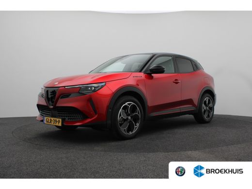 Alfa Romeo Junior Elettrica Speciale 54 kWh | Achterbank in delen neerklapbaar | Achteruitrijcamera | Airco (automa... Alfa Romeo Junior Elettrica Speciale 54 kWh | Achterbank in delen neerklapbaar | Achteruitrijcamera | Airco (automa...