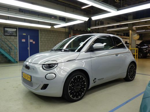 Fiat 500e La Prima 42 kWh 3 Fase | Vol-Leder | Stoelverwarming | Full-LED | Chrome | Adaptive Cruise | Acht...