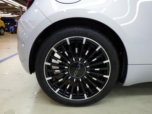 Fiat 500e La Prima 42 kWh 3 Fase | Vol-Leder | Stoelverwarming | Full-LED | Chrome | Adaptive Cruise | Acht... ActivLease financial lease