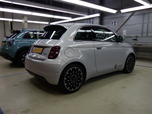 Fiat 500e La Prima 42 kWh 3 Fase | Vol-Leder | Stoelverwarming | Full-LED | Chrome | Adaptive Cruise | Acht... ActivLease financial lease