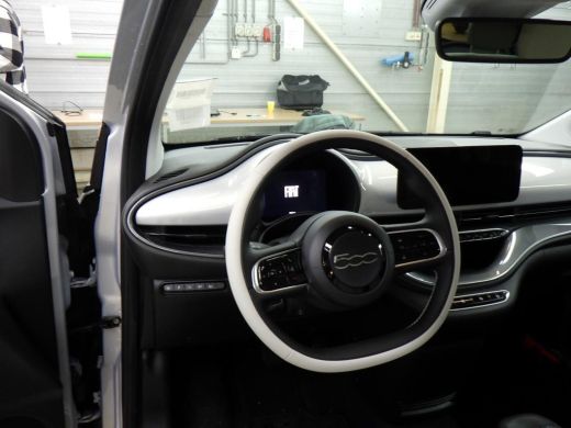 Fiat 500e La Prima 42 kWh 3 Fase | Vol-Leder | Stoelverwarming | Full-LED | Chrome | Adaptive Cruise | Acht... ActivLease financial lease