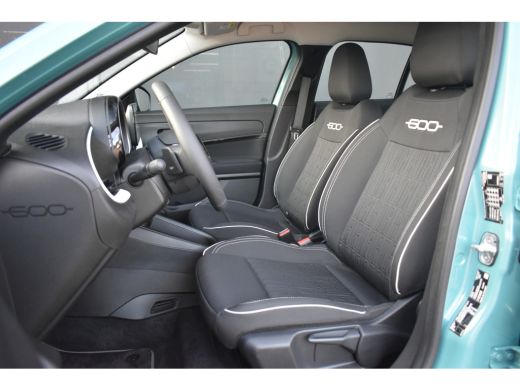 Fiat 600 1.2 Hybrid Urban 136pk Automaat | Navigatie by App | Parkeersensoren | Full-LED | Cruise Control ... ActivLease financial lease