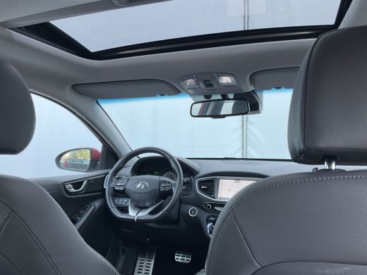 Hyundai IONIQ Premium EV Incl.BTW Trekhaak Pano Leer Stoelverw+Ventilatie Adap.Cruise Keyless BOMVOL! ActivLease financial lease