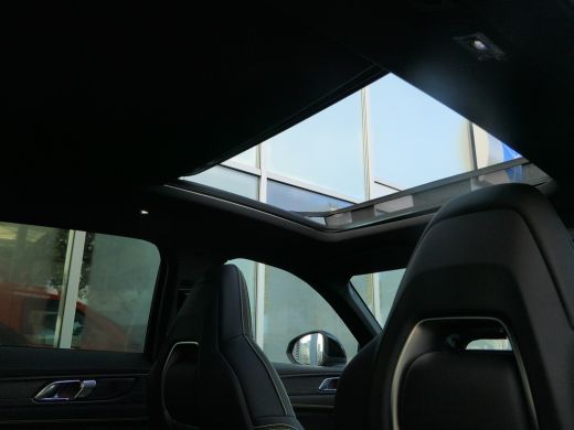 Lynk & Co 01 More | Nieuwe Auto uit Voorraad! | Panoramadak | Infinity Audio | 360 Camera | 20 Inch Wielen ActivLease financial lease