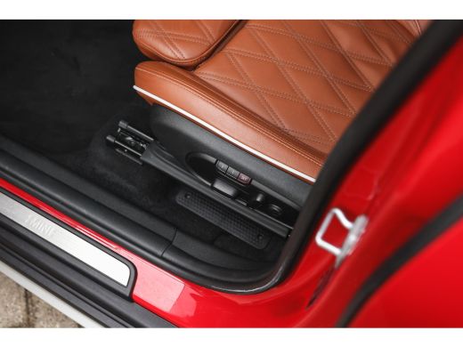 Mini Countryman Cooper Automaat / Panoramadak / Achteruitrijcamera / Comfort Access / LED / Head-Up / Harman Kardon ActivLease financial lease