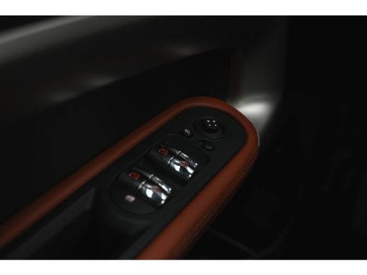 Mini Countryman Cooper Automaat / Panoramadak / Achteruitrijcamera / Comfort Access / LED / Head-Up / Harman Kardon ActivLease financial lease