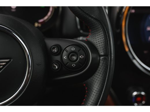 Mini Countryman Cooper Automaat / Panoramadak / Achteruitrijcamera / Comfort Access / LED / Head-Up / Harman Kardon ActivLease financial lease