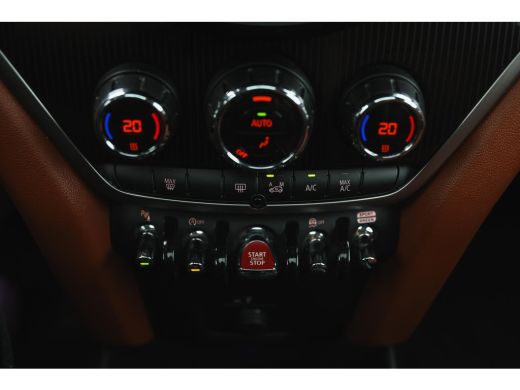 Mini Countryman Cooper Automaat / Panoramadak / Achteruitrijcamera / Comfort Access / LED / Head-Up / Harman Kardon ActivLease financial lease