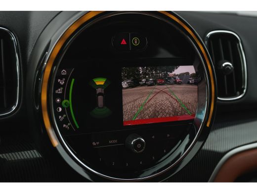 Mini Countryman Cooper Automaat / Panoramadak / Achteruitrijcamera / Comfort Access / LED / Head-Up / Harman Kardon ActivLease financial lease