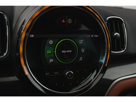Mini Countryman Cooper Automaat / Panoramadak / Achteruitrijcamera / Comfort Access / LED / Head-Up / Harman Kardon ActivLease financial lease