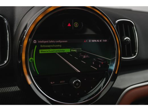 Mini Countryman Cooper Automaat / Panoramadak / Achteruitrijcamera / Comfort Access / LED / Head-Up / Harman Kardon ActivLease financial lease