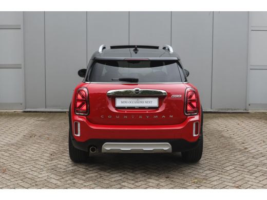Mini Countryman Cooper Automaat / Panoramadak / Achteruitrijcamera / Comfort Access / LED / Head-Up / Harman Kardon ActivLease financial lease