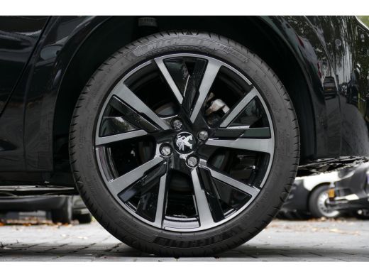 Peugeot 208 1.2 PURETECH 100PK 5-DRS GT / NAVI / CLIMA / PDC / 17"LMV / CAMERA / FULL-LED / WINTERPAKKET / BL... ActivLease financial lease