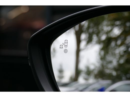 Peugeot 208 1.2 PURETECH 100PK 5-DRS GT / NAVI / CLIMA / PDC / 17"LMV / CAMERA / FULL-LED / WINTERPAKKET / BL... ActivLease financial lease