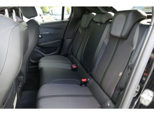 Peugeot 208 1.2 PURETECH 100PK 5-DRS GT / NAVI / CLIMA / PDC / 17"LMV / CAMERA / FULL-LED / WINTERPAKKET / BL... ActivLease financial lease