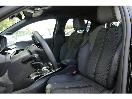 Peugeot 208 1.2 PURETECH 100PK 5-DRS GT / NAVI / CLIMA / PDC / 17"LMV / CAMERA / FULL-LED / WINTERPAKKET / BL... ActivLease financial lease