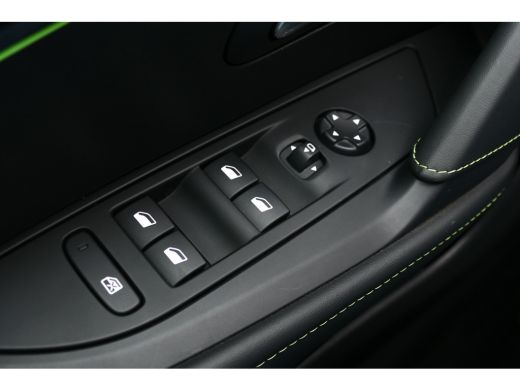 Peugeot 208 1.2 PURETECH 100PK 5-DRS GT / NAVI / CLIMA / PDC / 17"LMV / CAMERA / FULL-LED / WINTERPAKKET / BL... ActivLease financial lease