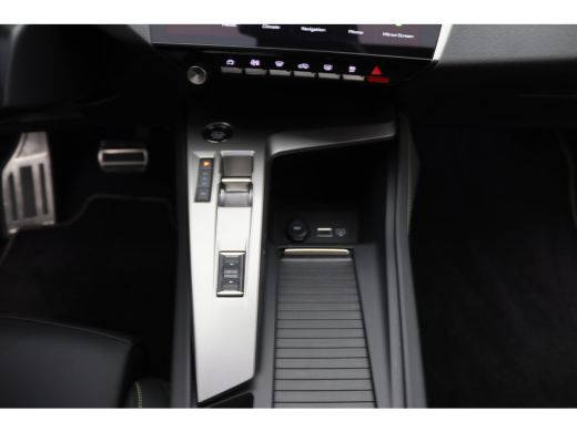 Peugeot 308 SW 1.2 PureTech GT | Achterbank in 3 delen neerklapbaar met skiluik | Achterbank in delen neerkla... ActivLease financial lease