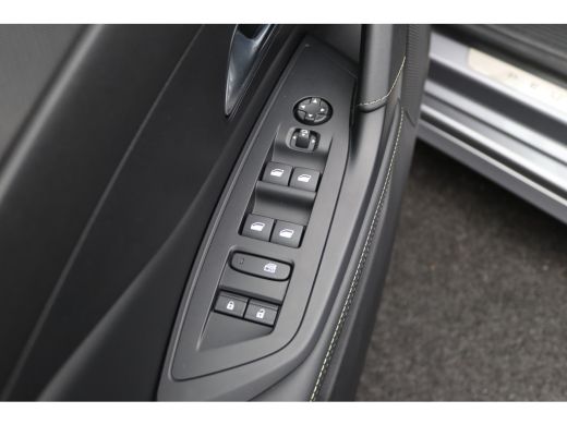 Peugeot 308 SW 1.2 PureTech GT | Achterbank in 3 delen neerklapbaar met skiluik | Achterbank in delen neerkla... ActivLease financial lease