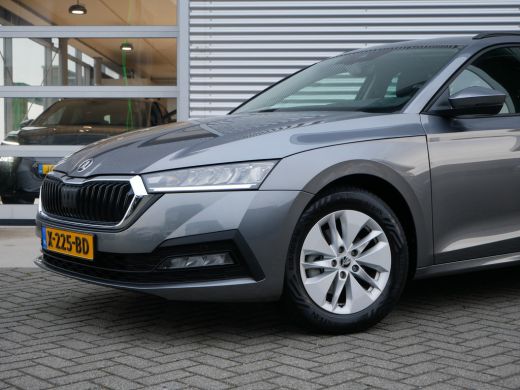 Skoda Octavia Combi 1.0 e-TSI 110pk DSG Business Edition | Elektrisch bedienbare achterklep | Trekhaak uitklapb... ActivLease financial lease
