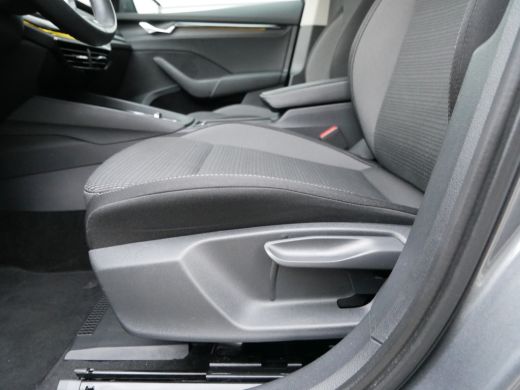 Skoda Octavia Combi 1.0 e-TSI 110pk DSG Business Edition | Elektrisch bedienbare achterklep | Trekhaak uitklapb... ActivLease financial lease