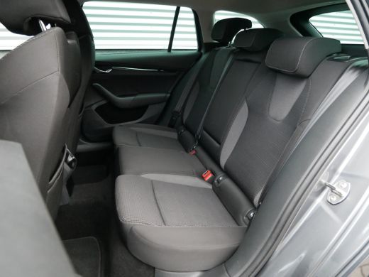 Skoda Octavia Combi 1.0 e-TSI 110pk DSG Business Edition | Elektrisch bedienbare achterklep | Trekhaak uitklapb... ActivLease financial lease