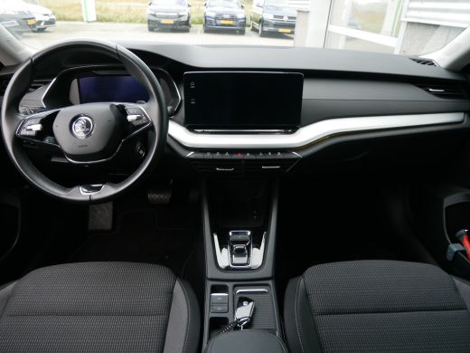 Skoda Octavia Combi 1.0 e-TSI 110pk DSG Business Edition | Elektrisch bedienbare achterklep | Trekhaak uitklapb... ActivLease financial lease