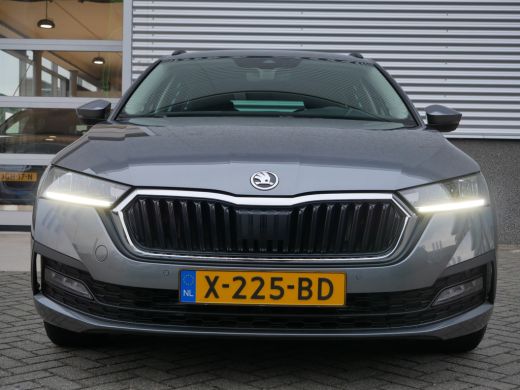 Skoda Octavia Combi 1.0 e-TSI 110pk DSG Business Edition | Elektrisch bedienbare achterklep | Trekhaak uitklapb... ActivLease financial lease