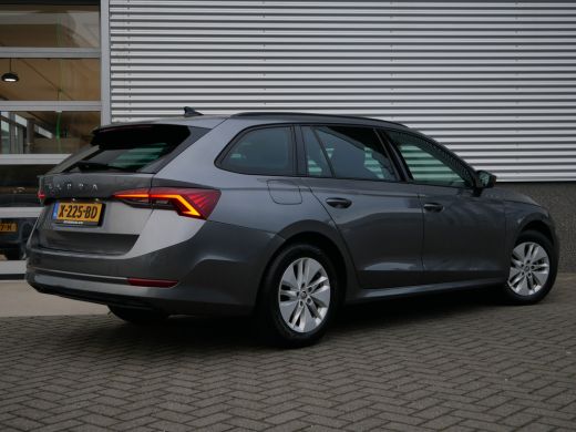 Skoda Octavia Combi 1.0 e-TSI 110pk DSG Business Edition | Elektrisch bedienbare achterklep | Trekhaak uitklapb... ActivLease financial lease