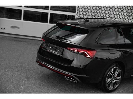 Skoda Octavia Combi 1.4TSI 245pk iV PHEV RS | Cruise Control | Stoel & Stuurverwarming | Keyless | LED ActivLease financial lease
