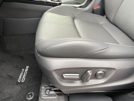 Toyota Corolla Cross Hybrid 180 Executive ActivLease financial lease