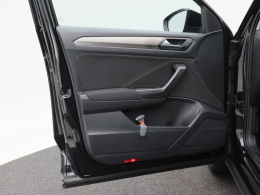 Volkswagen T-Roc 1.0 TSi 110 Pk Style | Trekhaak | Adaptive Cruise | Navigatie | CarPlay | ECC | Parkeersensoren |... ActivLease financial lease