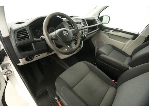 Volkswagen Transporter 2.0 TDI L2H1 | DC | Airco | Cruise | Trekh. | Parkeersens. ActivLease financial lease