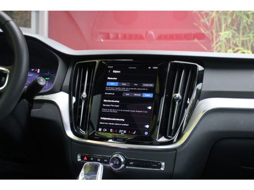 Volvo  V60 2.0 T6 Plug-in hybrid AWD Plus Dark | Trekhaak | 360 Camera | Panoramadak | Harman/Kardon | Memory ActivLease financial lease