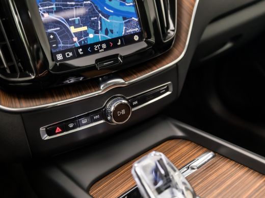 Volvo  XC60 2.0 T8 Plug-in hybrid AWD Ultimate Dark 455Pk (LUCHTVERING, PANORAMADAK, BOWERS & WILKINS AUDIO, ... ActivLease financial lease