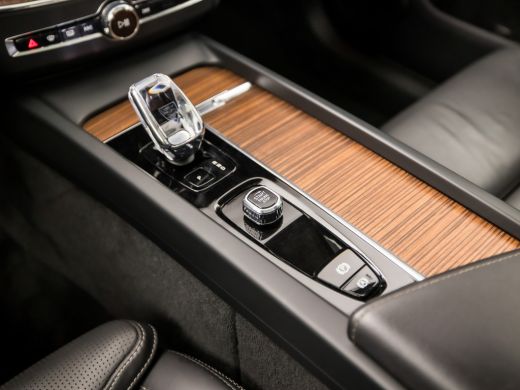Volvo  XC60 2.0 T8 Plug-in hybrid AWD Ultimate Dark 455Pk (LUCHTVERING, PANORAMADAK, BOWERS & WILKINS AUDIO, ... ActivLease financial lease