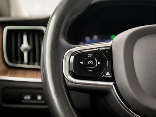 Volvo  XC60 2.0 T8 Plug-in hybrid AWD Ultimate Dark 455Pk (LUCHTVERING, PANORAMADAK, BOWERS & WILKINS AUDIO, ... ActivLease financial lease