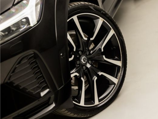 Volvo  XC60 2.0 T8 Plug-in hybrid AWD Ultimate Dark 455Pk (LUCHTVERING, PANORAMADAK, BOWERS & WILKINS AUDIO, ... ActivLease financial lease