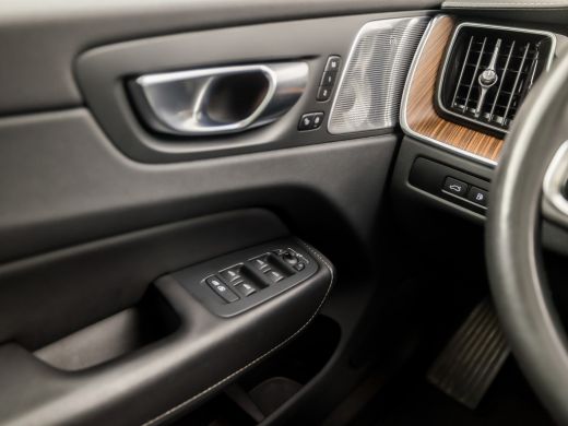 Volvo  XC60 2.0 T8 Plug-in hybrid AWD Ultimate Dark 455Pk (LUCHTVERING, PANORAMADAK, BOWERS & WILKINS AUDIO, ... ActivLease financial lease
