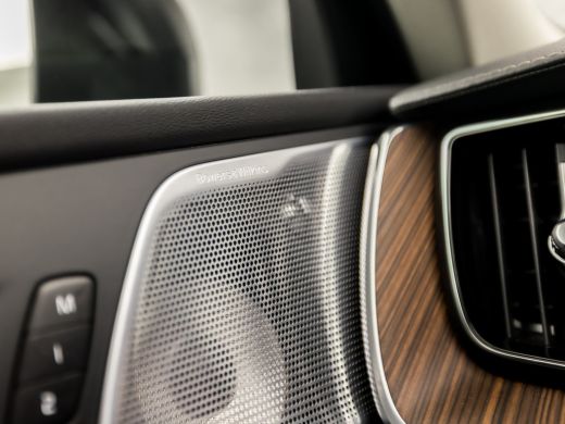Volvo  XC60 2.0 T8 Plug-in hybrid AWD Ultimate Dark 455Pk (LUCHTVERING, PANORAMADAK, BOWERS & WILKINS AUDIO, ... ActivLease financial lease