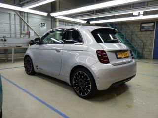 Fiat 500e La Prima 42 kWh 3 Fase | Vol-Leder | Stoelverwarming | Full-LED | Chrome | Adaptive Cruise | Acht...