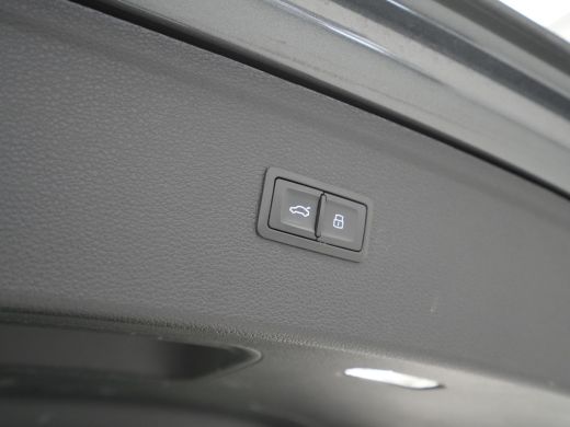 Audi Q5 50 TFSI e 300pk quattro S-Line edition Navigatie Wegkl. trekhaak 360 Camera Stoelverwarming 69 ActivLease financial lease