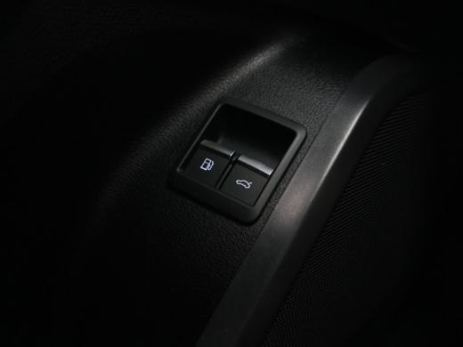 Audi Q5 50 TFSI e 300pk quattro S-Line edition Navigatie Wegkl. trekhaak 360 Camera Stoelverwarming 69 ActivLease financial lease