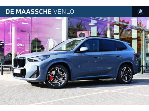 BMW X1 xDrive25e High Executive M Sport Automaat / Panoramadak / Trekhaak / Sportstoelen / M Adaptief on... BMW X1 xDrive25e High Executive M Sport Automaat / Panoramadak / Trekhaak / Sportstoelen / M Adaptief on...