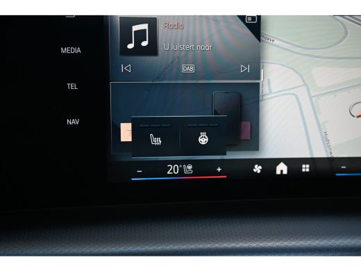 BMW X1 xDrive25e High Executive M Sport Automaat / Panoramadak / Trekhaak / Sportstoelen / M Adaptief on... ActivLease financial lease